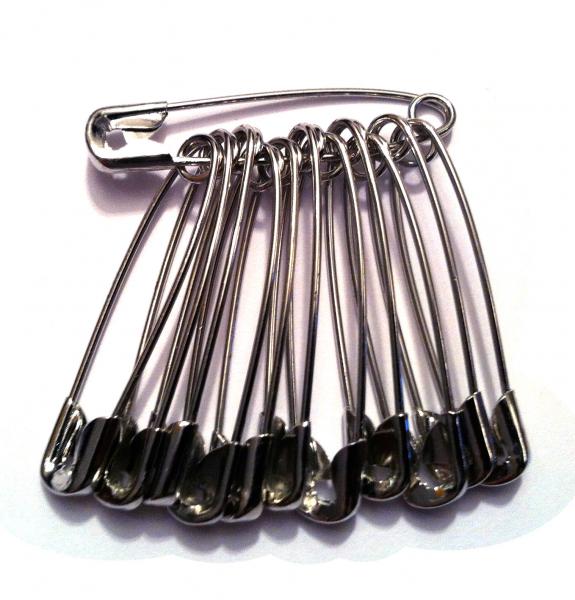 12 Sicherheitsnadeln silber, alle Nadeln 45 mm